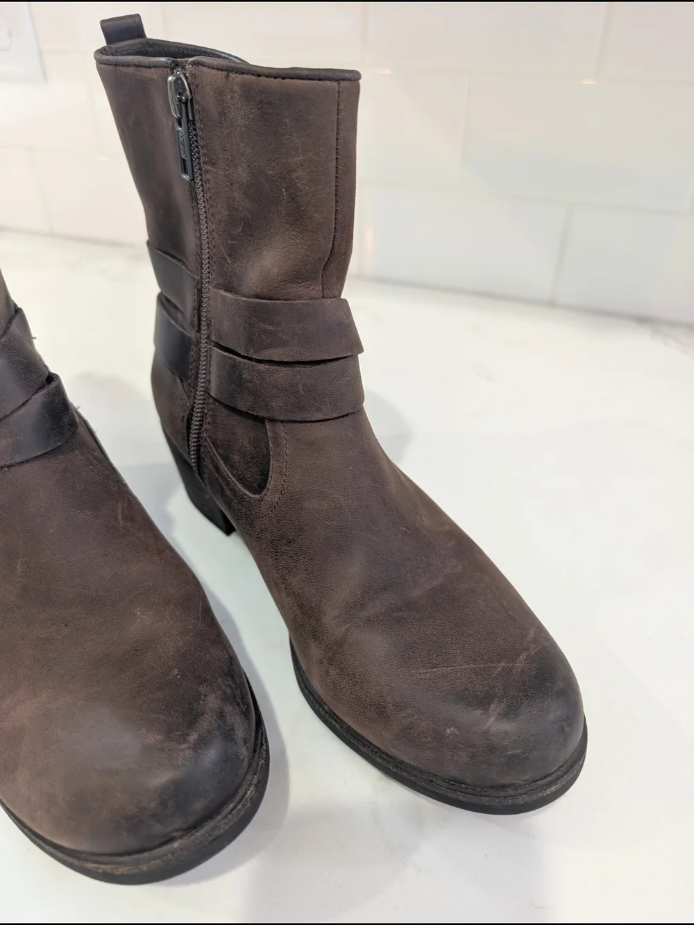 Boho Moto Biker Western UGG Brown Distressed Leather Buckle Strap Heeled 5.5